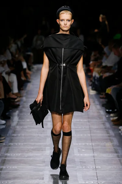 Look 19